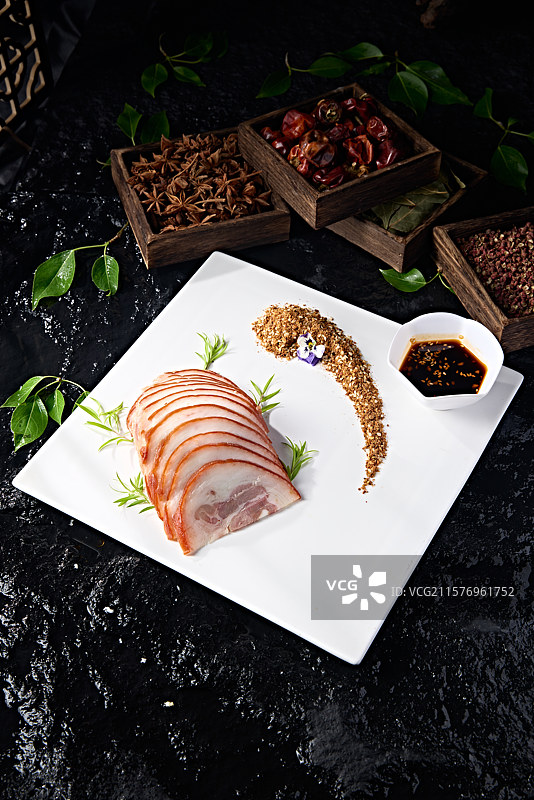 烟熏猪肘花切片图片素材