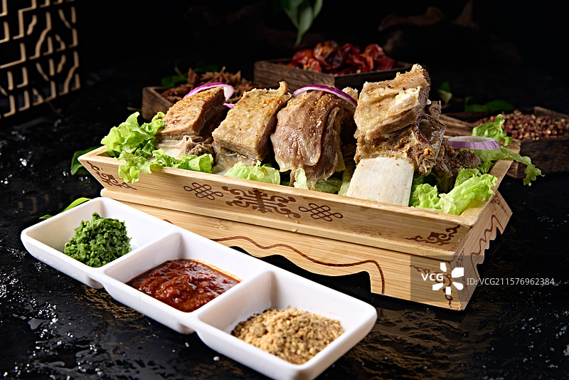 草原蒙族传统美食手把羊排图片素材