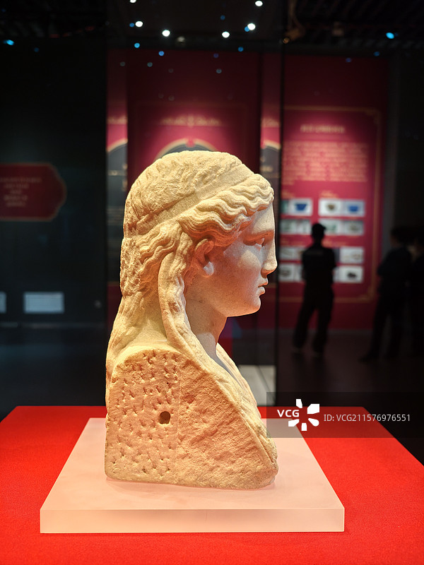 庞贝文物特展大理石作品《古风头部雕像》图片素材