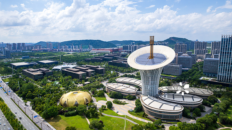 湖北武汉，光谷地标，武汉新能源研究院，高新大道，蓝天白云航拍图片素材