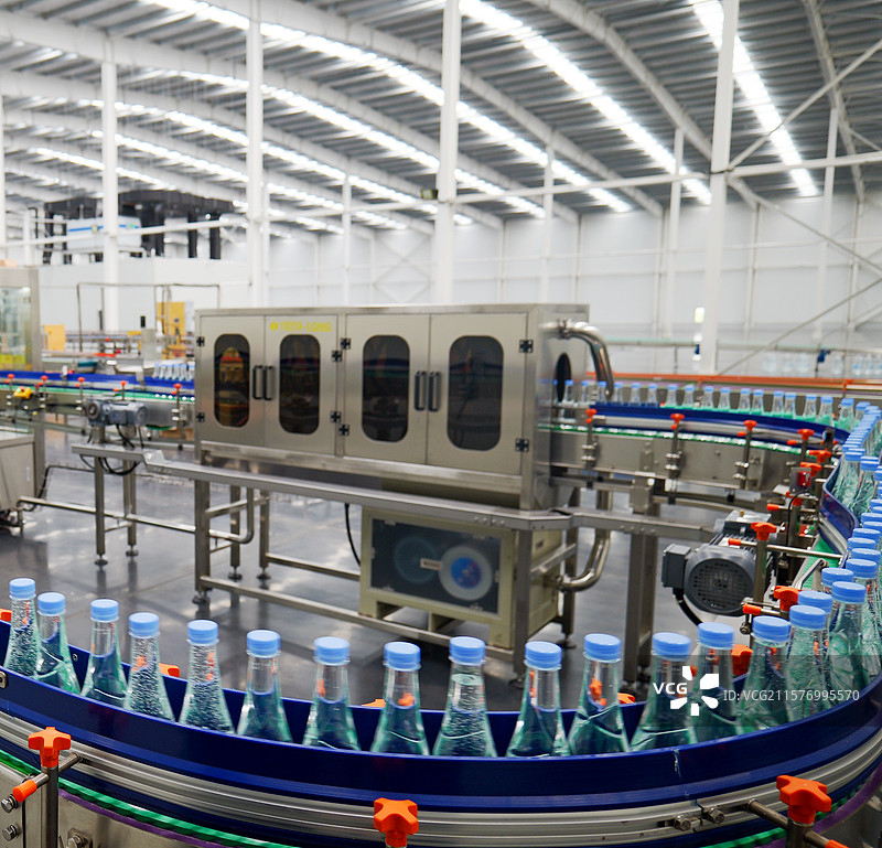 纯净水矿泉水生产线图片素材