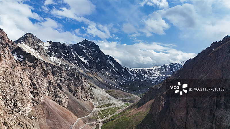 新疆雪山峡谷自然奇景独库公路图片素材