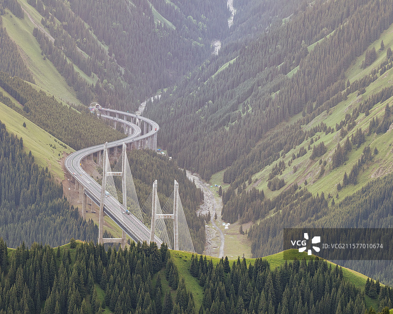 远眺果子沟大桥图片素材