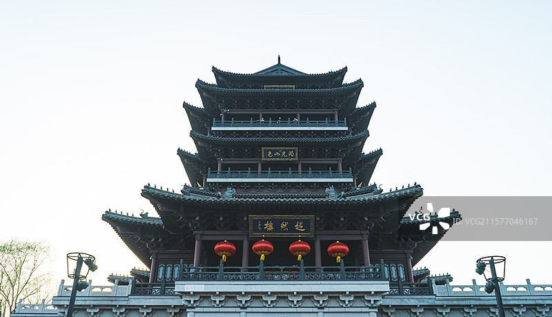 中国5A级旅游景区拍摄主题，山东省济南市大明湖公园超然楼宏伟宫殿建筑物，户外白昼无人图像摄影图片素材