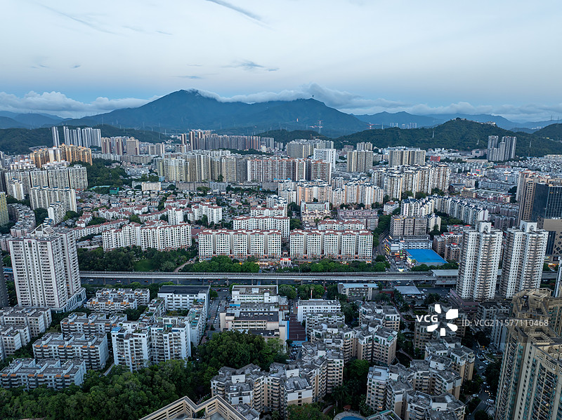 航拍视角下的深圳布吉住宅小区图片素材