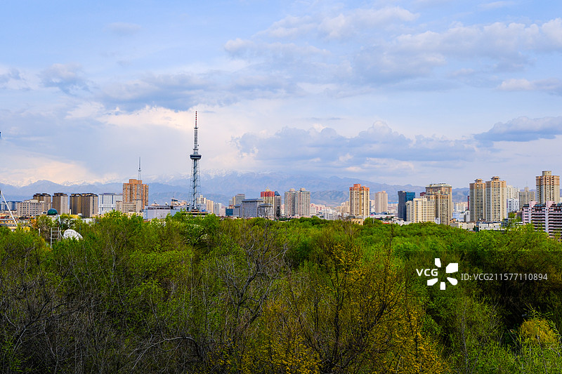 中国新疆乌鲁木齐市红山公园看乌鲁木齐城市风光图片素材