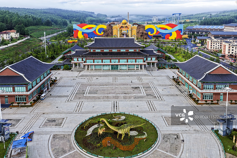 夏季清晨，无人机航拍吉林省延边朝鲜族自治州延吉市恐龙博物馆。图片素材