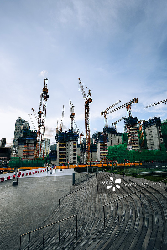 香港启德建筑工地多台塔吊作业场景图片素材