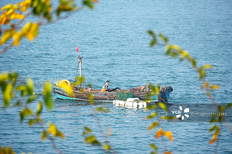 海上的渔船图片素材