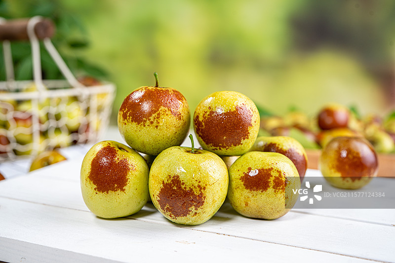 新鲜诱人的冬枣果实图片素材