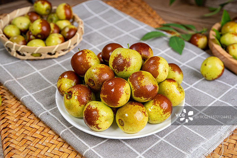 新鲜诱人的冬枣果实图片素材