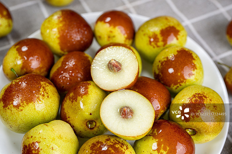 新鲜诱人的冬枣果实图片素材