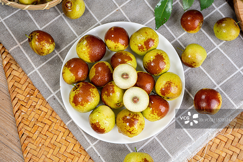 新鲜诱人的冬枣果实图片素材