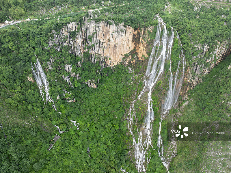 威宁县金钟镇老熊洞吊水岩瀑布图片素材