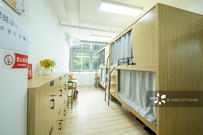 厦门新型民宿双层床位图片素材