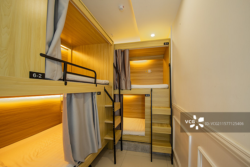 厦门新型民宿双层床位图片素材