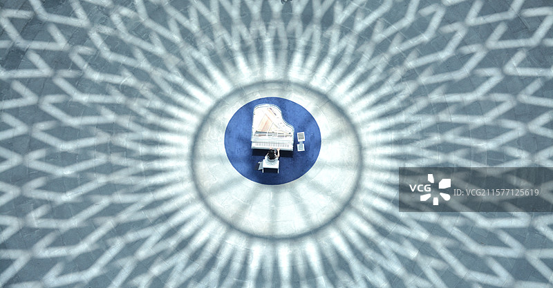 广州艺术馆在夏至中午12：20太阳光线由天窗直接照射到钢琴上的光影变化图片素材