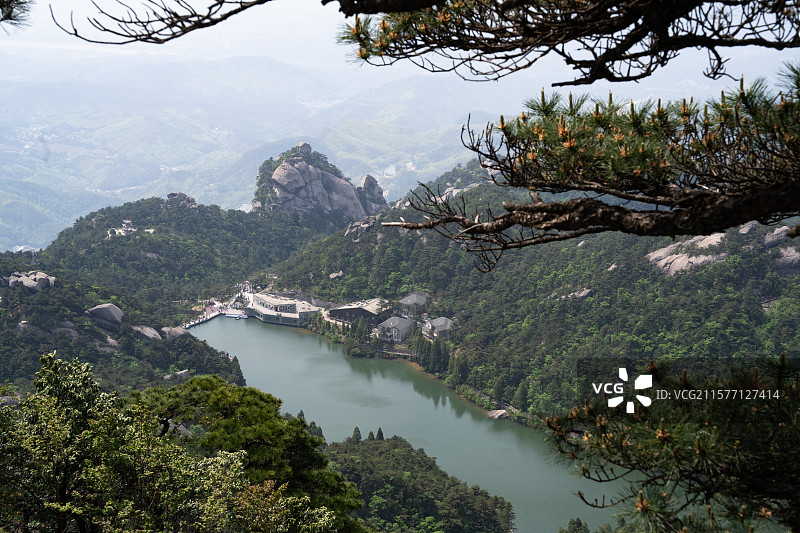 从天柱山上看到的炼丹湖图片素材