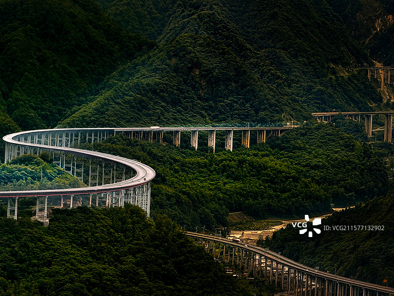 雅西高速双螺旋大桥图片素材