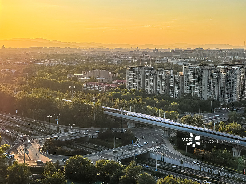 余晖漫染的都市脉络·北京左安门立交桥图片素材