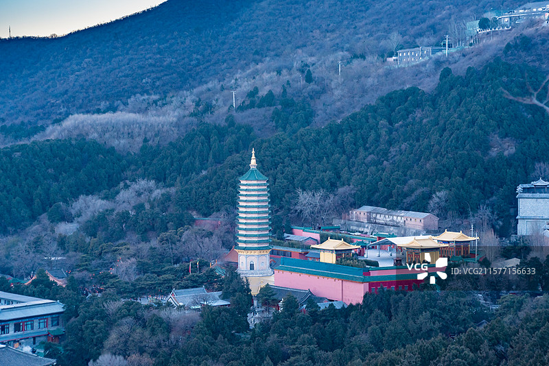 远眺北京八大处公园灵光寺佛牙舍利塔图片素材