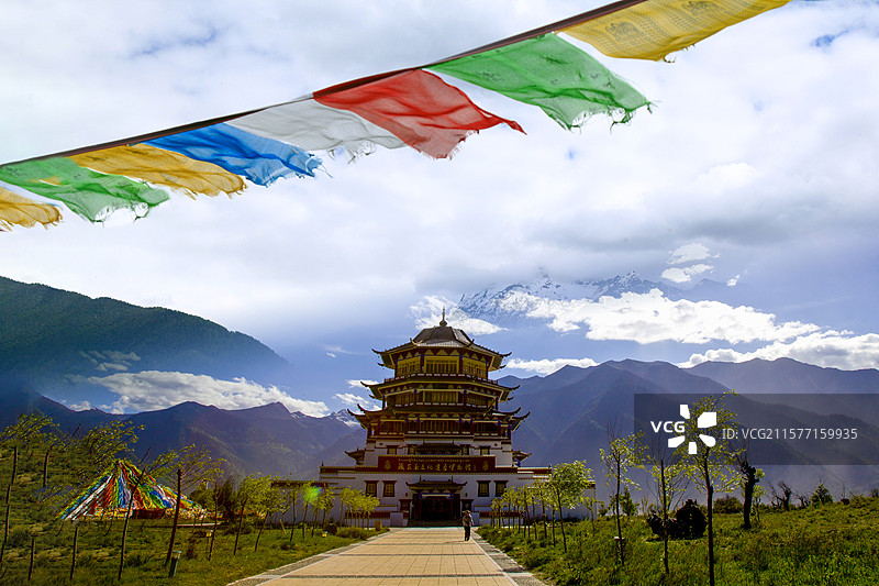 西藏林芝“藏东文化遗产博物馆”尼洋阁图片素材