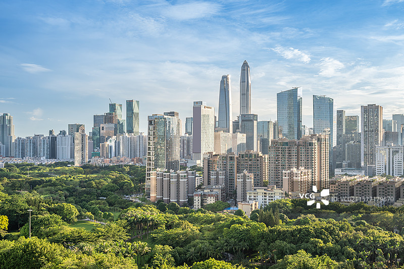 深圳福田CBD繁华天际线风光，城市绿洲和GDP的竞赛，绿色深圳图片素材