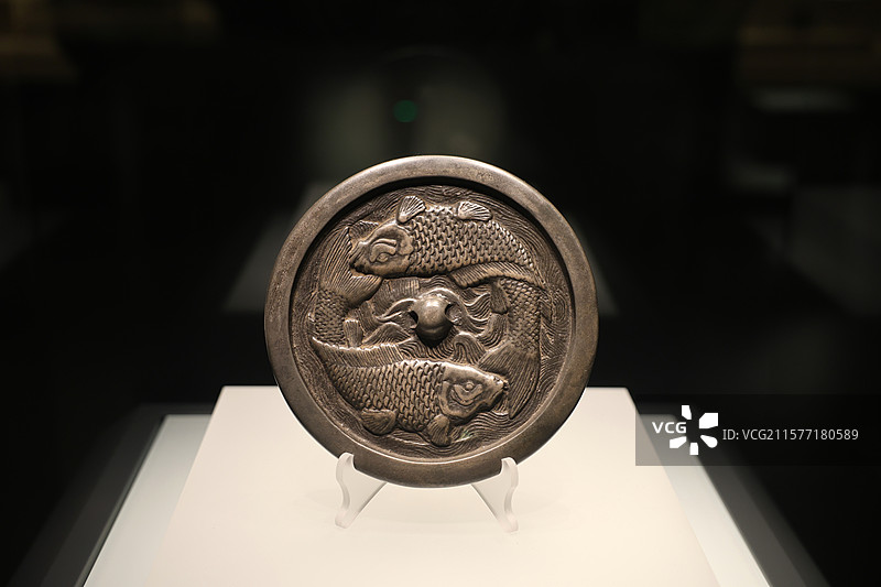 辽宁省博物馆，双鱼纹镜图片素材