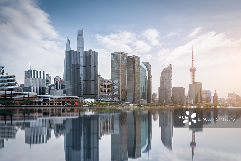 上海现代城市天际线图片素材