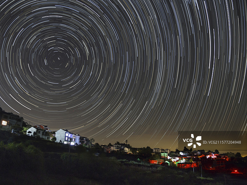 天山星轨图片素材