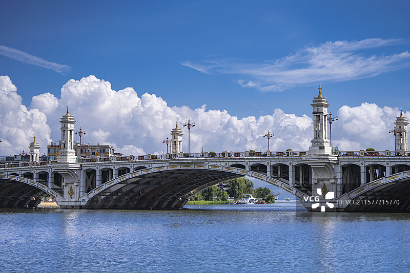 大理西洱河上的兴盛大桥图片素材