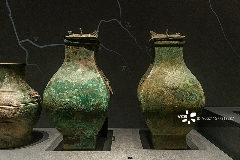 陕西考古博物馆铜钫战国公元前475-前221年2017年咸阳渭城区坡刘墓地M3图片素材