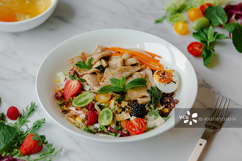 猪颈肉沙拉轻食碗图片素材