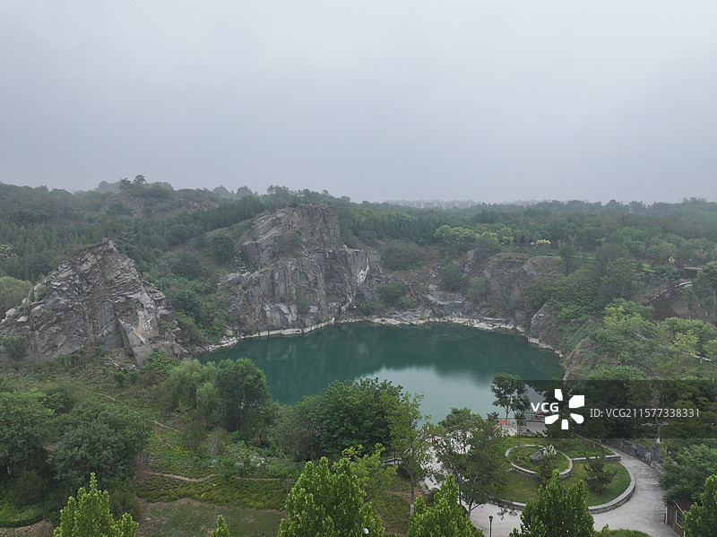 航拍夏季济南卧牛山地质公园风光图片素材