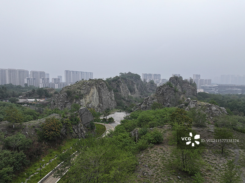 航拍夏季济南卧牛山地质公园风光图片素材