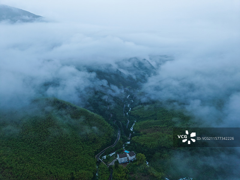 航拍浙江杭州天目山云雾仙境图片素材