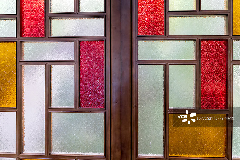 彩色玻璃窗全帧拍摄图片素材