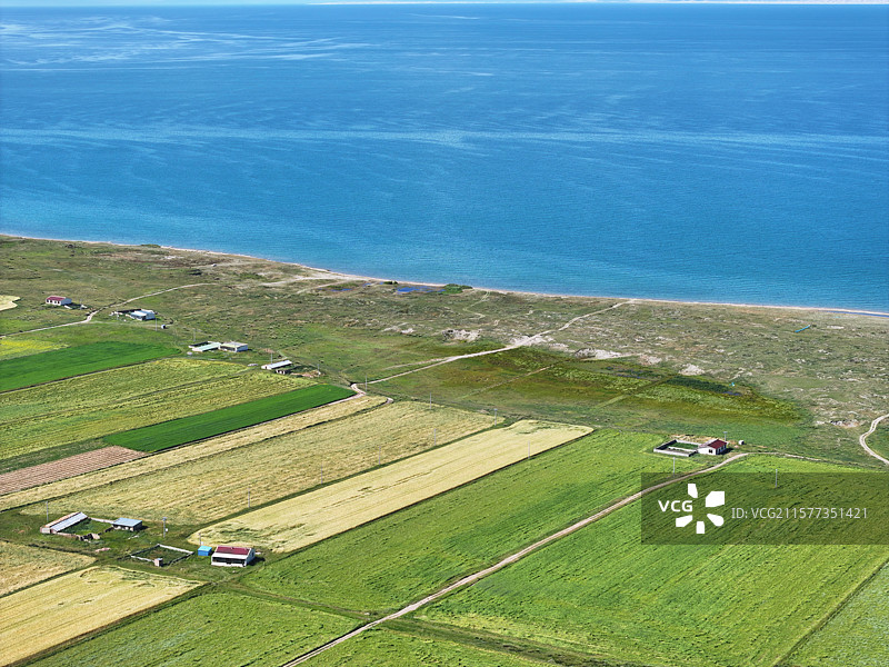 航拍夏季青海湖大美风光图片素材