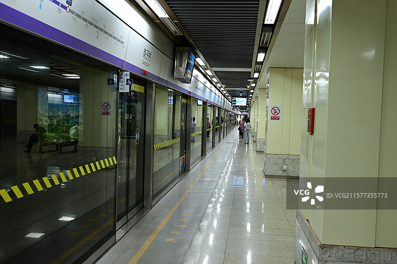 南京地铁4号线岗子村站图片素材