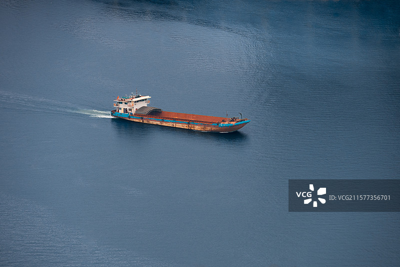 江上的货船图片素材