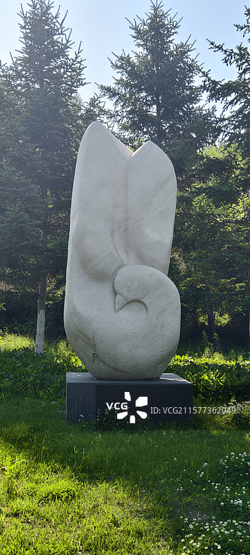 长春世界雕塑公园～《和平鸽》佳米拉·马苏德，巴基斯坦图片素材