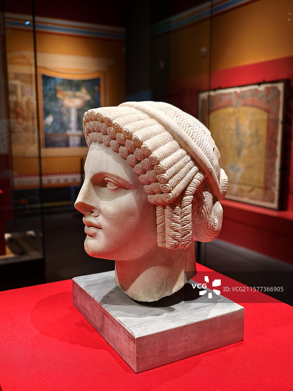 庞贝文物特展大理石作品《古风头部雕像》图片素材