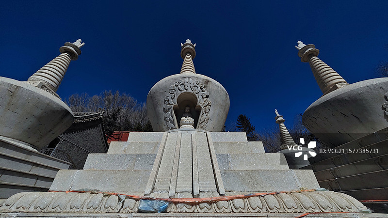 五台山集福寺位于台怀镇，始建于清，属藏传佛教寺院，寺内供奉弥勒佛等，建筑兼具汉藏风格，环境清幽，是礼图片素材