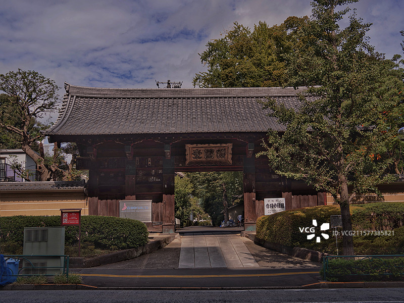 日本东京护国寺位于文京区，建于 1681 年，属真言宗丰山派，有诸多文化财，每月 18 日开放本堂，图片素材