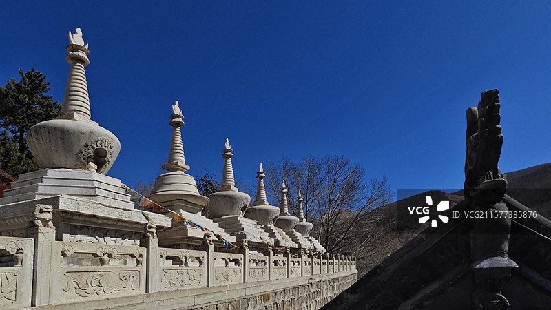 五台山集福寺位于台怀镇，始建于清，属藏传佛教寺院，寺内供奉弥勒佛等，建筑兼具汉藏风格，环境清幽，是礼图片素材