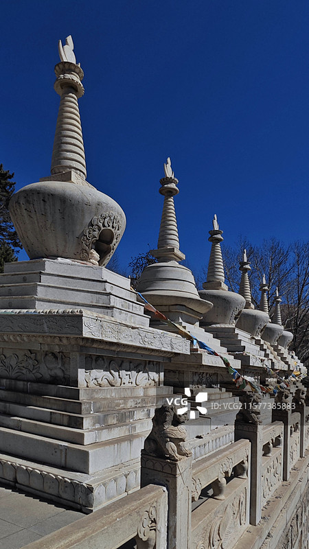 五台山集福寺位于台怀镇，始建于清，属藏传佛教寺院，寺内供奉弥勒佛等，建筑兼具汉藏风格，环境清幽，是礼图片素材