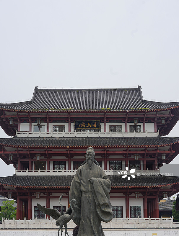 常德柳叶湖司马楼与刘禹锡雕像图片素材