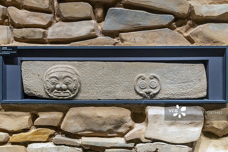 陕西考古博物馆人面石雕龙山晚期至夏代早期距今4300-3800年2019年神木石峁遗址皇城台图片素材