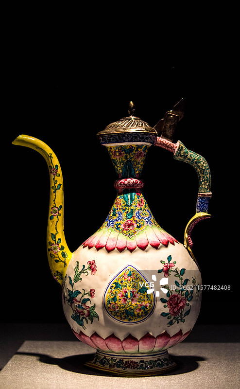 掐丝珐琅花卉缠枝酒壶图片素材
