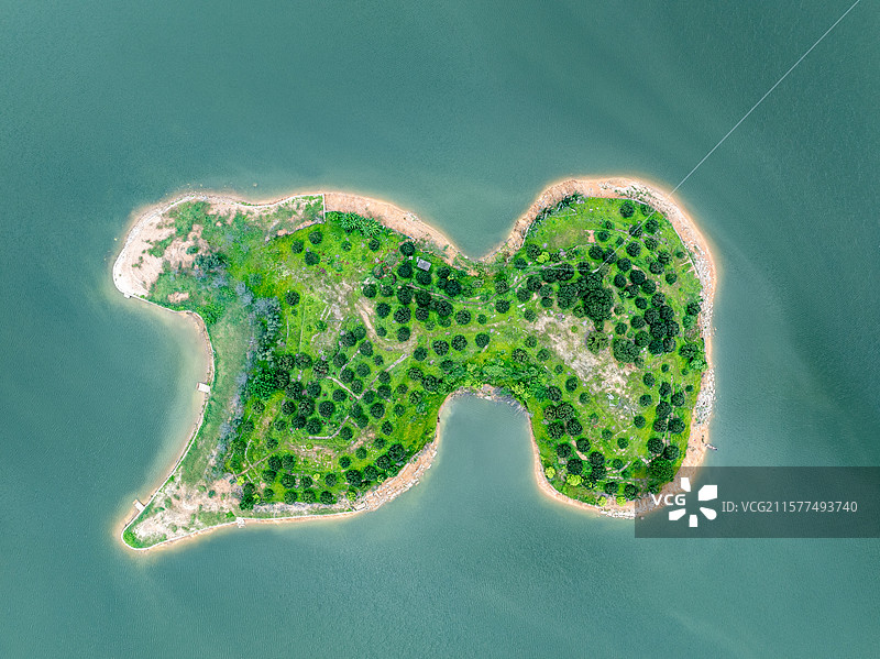 广西钦州市灵山县灵东水库湖心岛风光图片素材